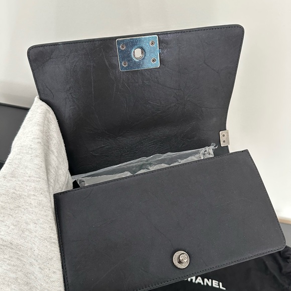 Chanel Medium Boy Bag - Picture 6 of 8